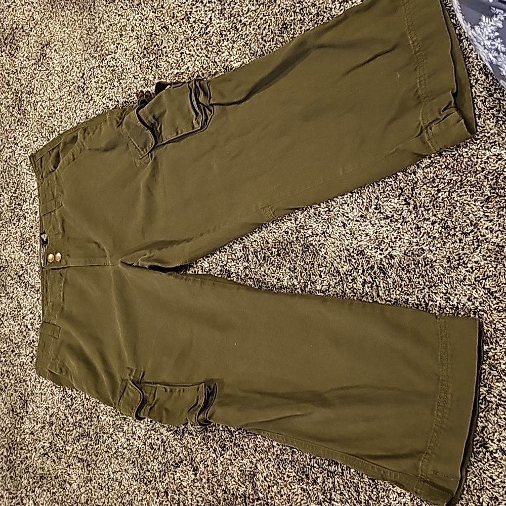 American Living green cargo Capri pants